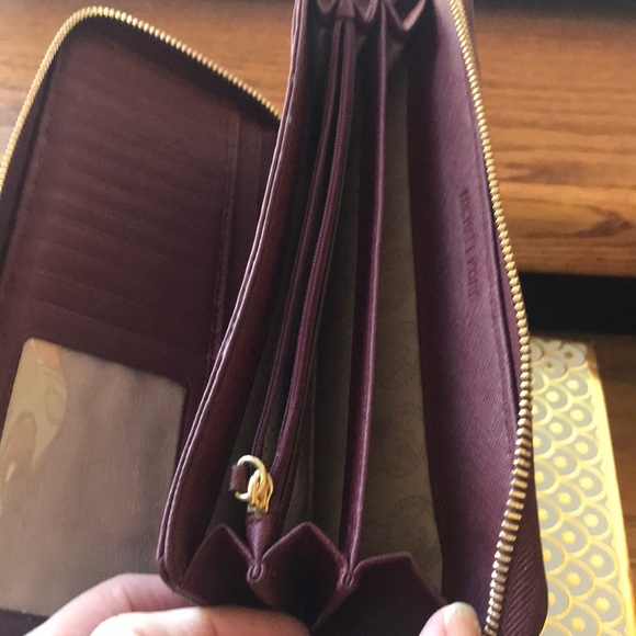 Michael Kors Leather Wristlet Wallet - Picture 6 of 6